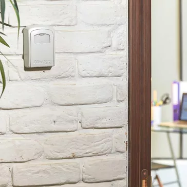 Master Lock 5401 CRM falra szerelhető számzáras kulcstároló