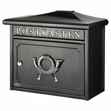 Díszes kerítésen kívüli postaláda