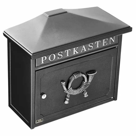 Díszes kerítésen kívüli postaláda