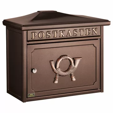Díszes kerítésen kívüli postaláda