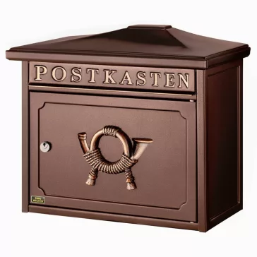 Díszes kerítésen kívüli postaláda