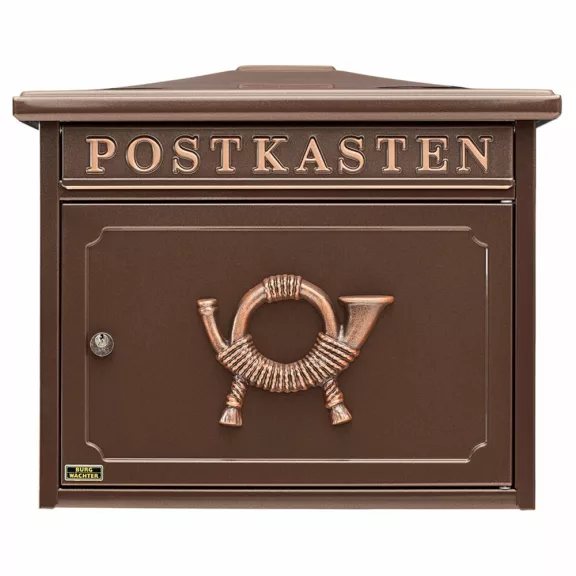 Díszes kerítésen kívüli postaláda