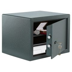 széf kulcsos zárral