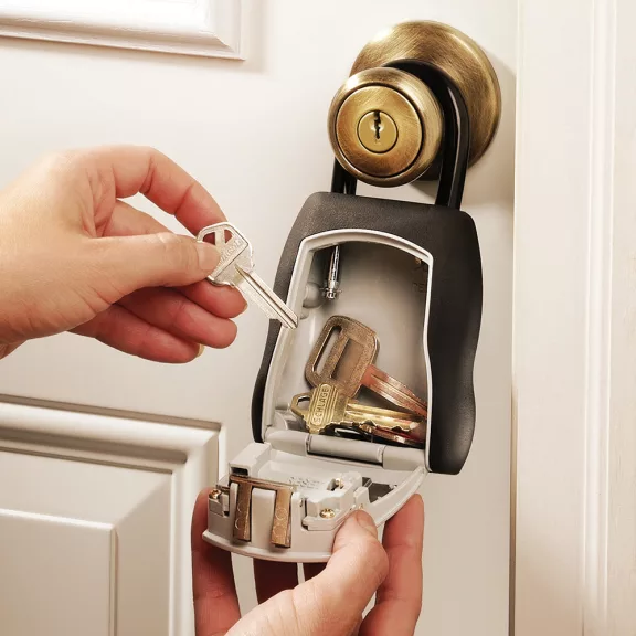 Master Lock 5400 hordozható számzáras kulcstároló