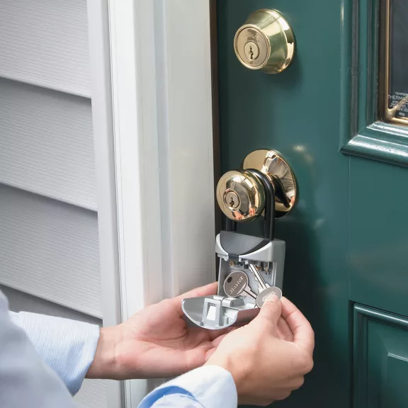 Master Lock 5406 kompakt hordozható számzáras kulcstároló