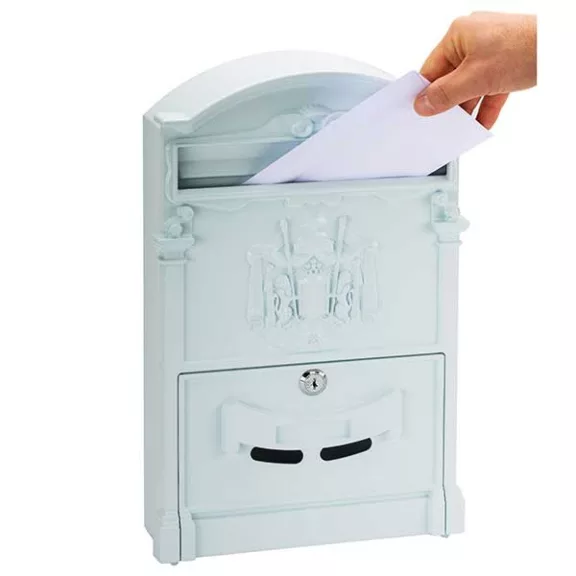 Renzo díszes kerítésen kívüli postaláda