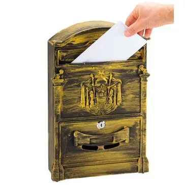 Renzo díszes kerítésen kívüli postaláda