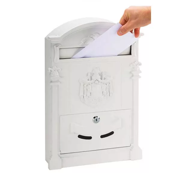 Terzo díszes kerítésen kívüli postaláda