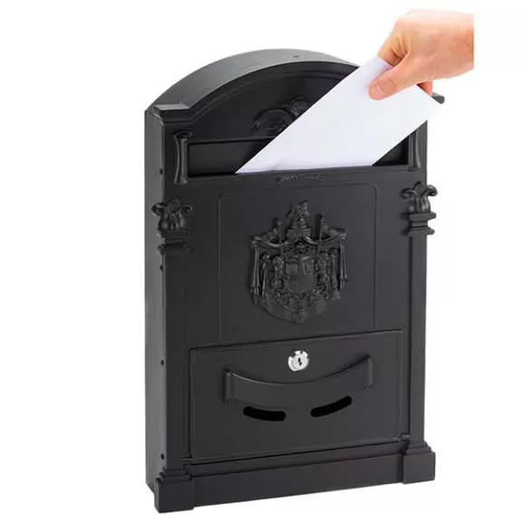 Terzo díszes kerítésen kívüli postaláda