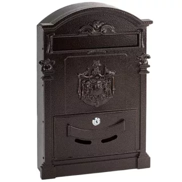 Terzo díszes kerítésen kívüli postaláda