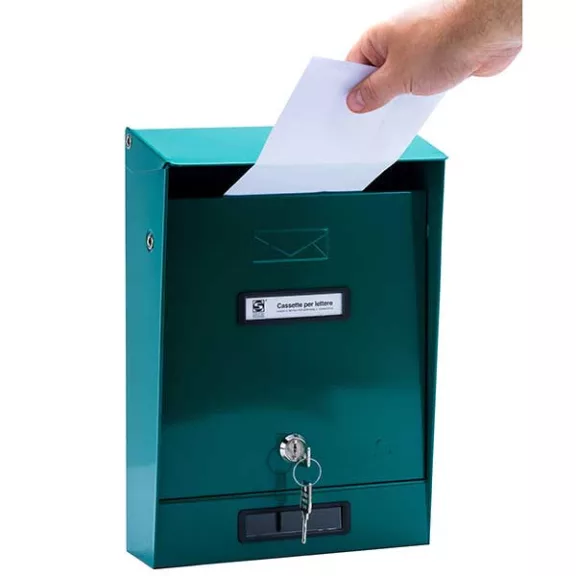 Prima kerítésen kívüli postaláda