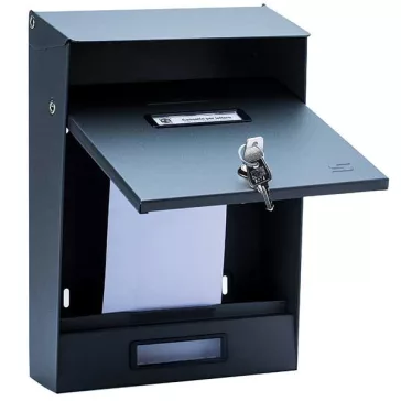 Prima kerítésen kívüli postaláda
